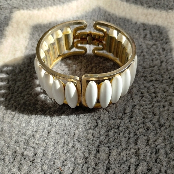 Vintage Mod White Lucite Beaded Hinged Cuff Bracelet - Picture 2 of 7